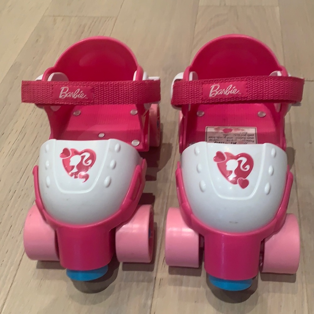 Fisher Price Barbie Grow with me Roller Skates 123
